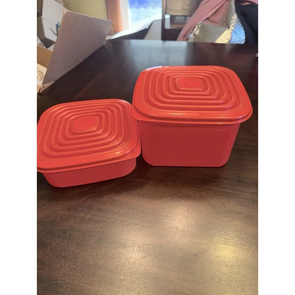 set of 2 Tupperware Stuffables 11 cup and 5 cup 16191-2 1620-3